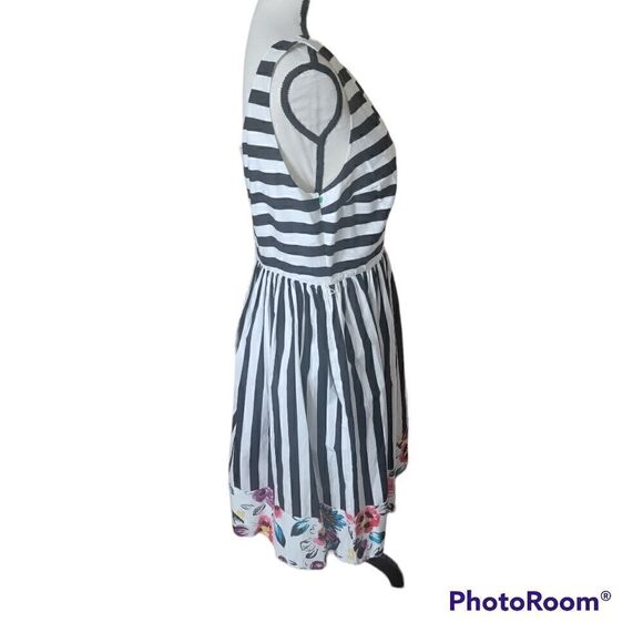 ModCloth Striped Fit and Flair Dress. Size L. - Picture 5 of 11